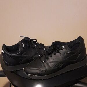 Reebok Men's Black Low-Top Leather Sneakers